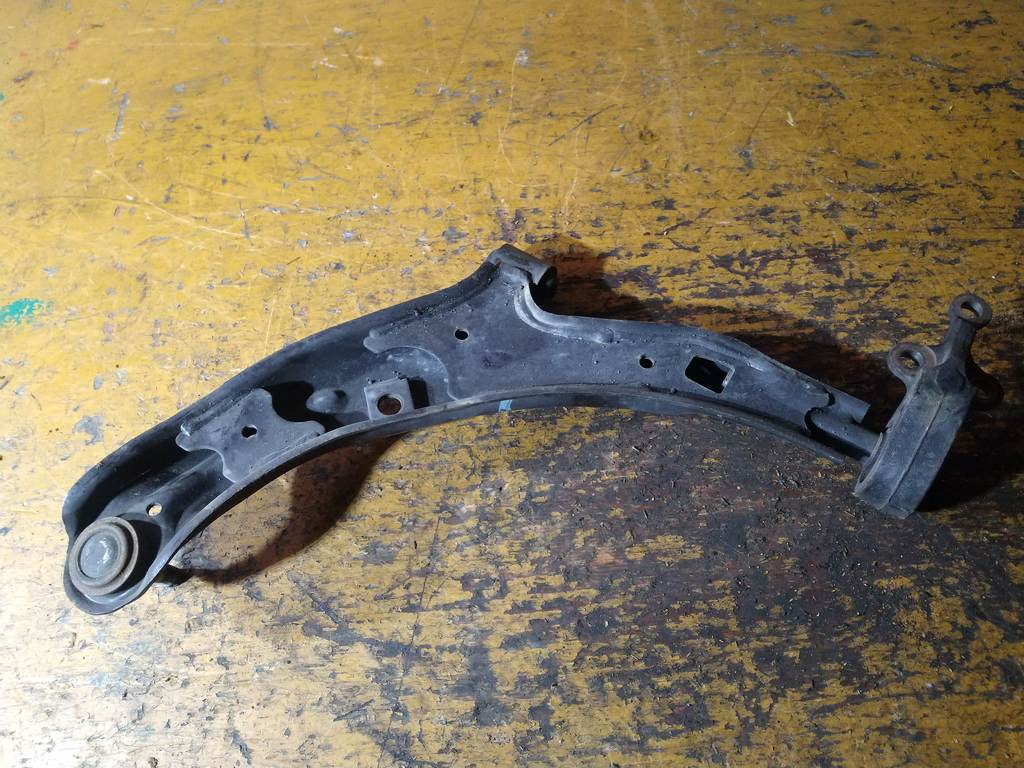 рычаг Nissan Sunny 3