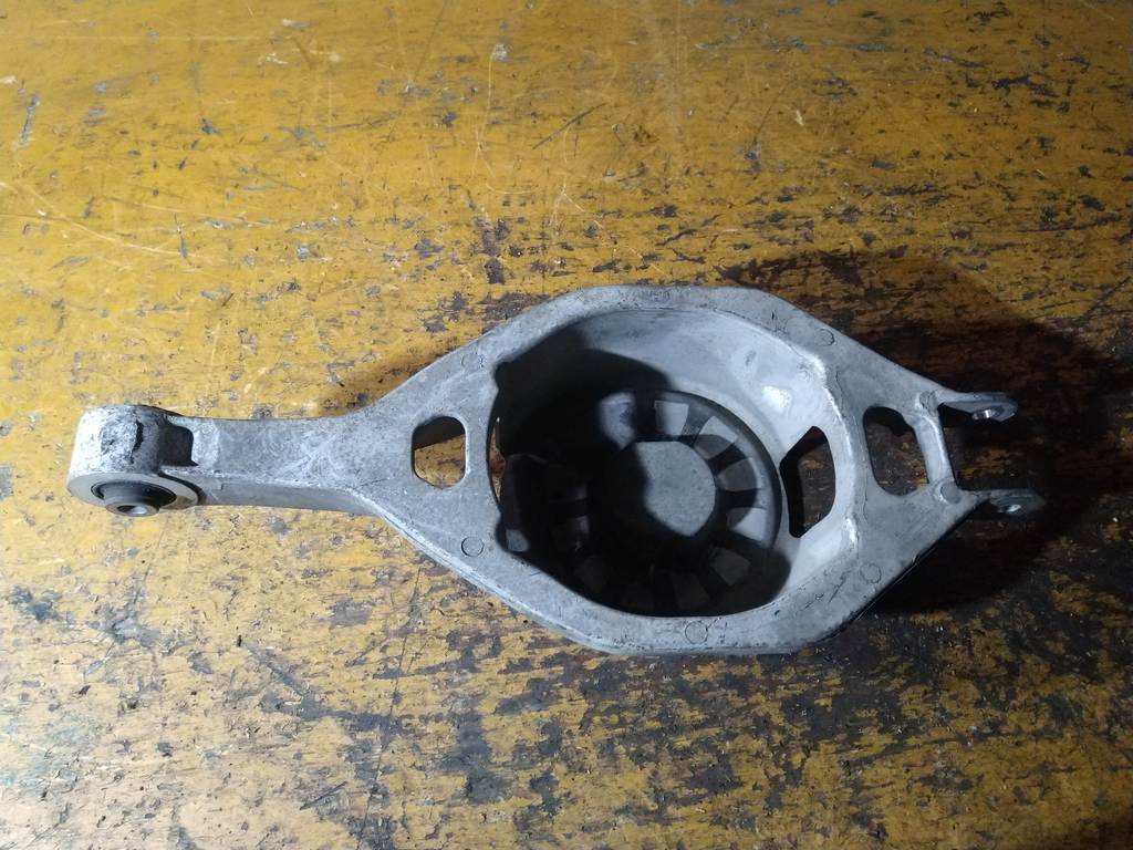 TEANA J32 РЫЧАГ ПОД ПРУЖИНУ ЗАДНИЙ Nissan Teana 1