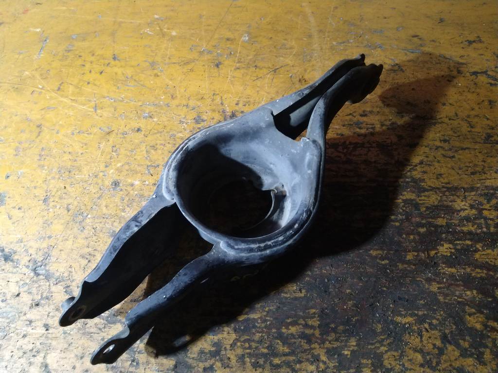 STEPWGN RF3 РЫЧАГ ПОД ПРУЖИНУ ЗАДНИЙ ЛЕВЫЙ Honda Stepwgn 1