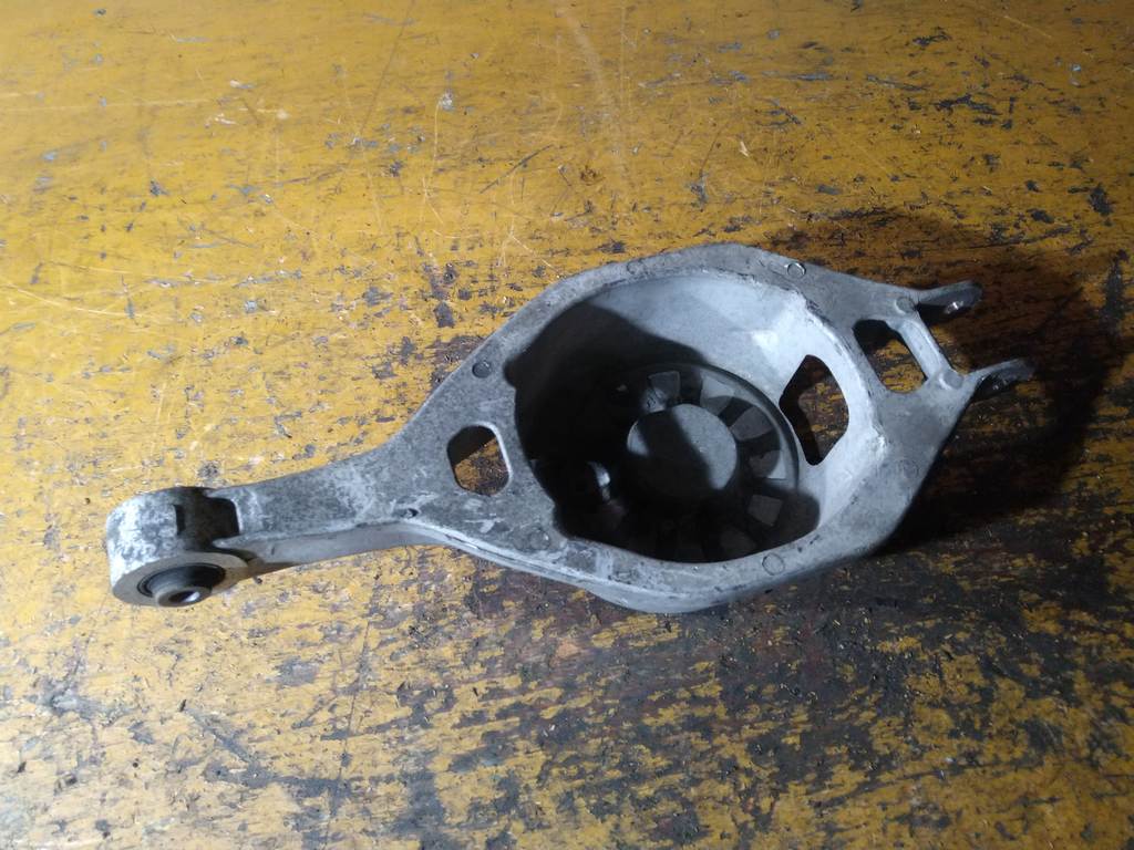 TEANA J32 РЫЧАГ ПОД ПРУЖИНУ ЗАДНИЙ 1 Nissan Teana 1