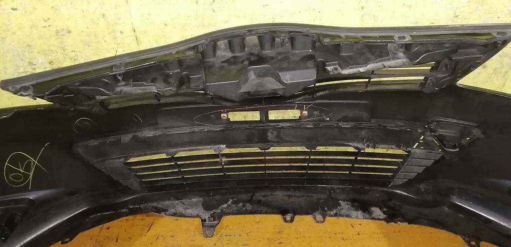 бампер Toyota Vitz 9