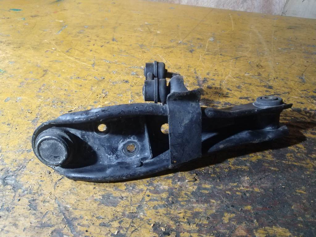 PAJERO MINI H58A РЫЧАГ ПЕРЕДНИЙ ЛЕВЫЙ 1 порван пыльник Mitsubishi Pajero Mini 1