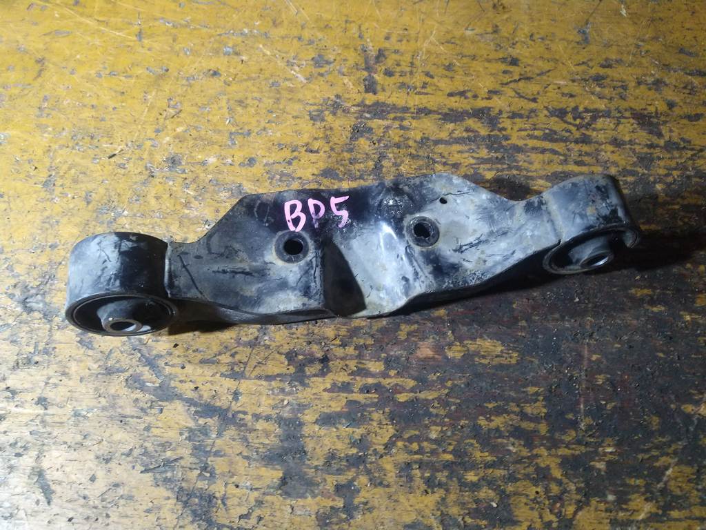 крепление редуктора Subaru Legacy 0