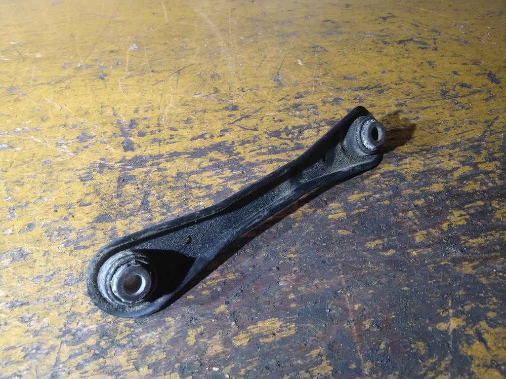 STEPWGN RF3 РЫЧАГ ЗАДНИЙ ПРАВЫЙ К. Honda Stepwgn 1