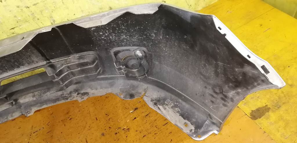 бампер Nissan Presage 12