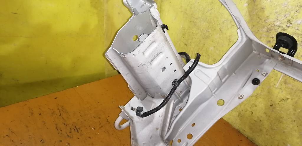 рамка радиатора Subaru Impreza 3