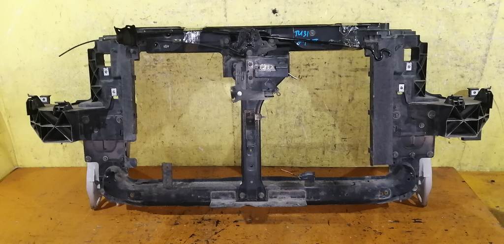 рамка радиатора Nissan Presage 0