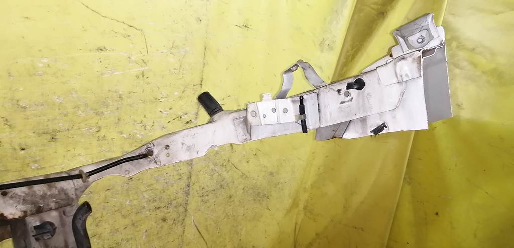 ELYSION RR1 РАМКА РАДИАТОРА Honda Elysion 4