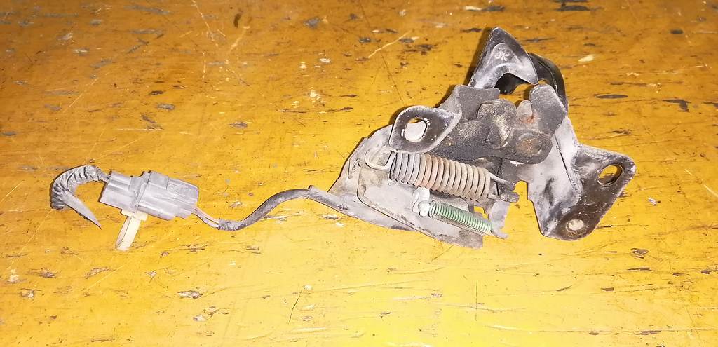 ELYSION RR1 ЗАМОК КАПОТА Honda Elysion 1