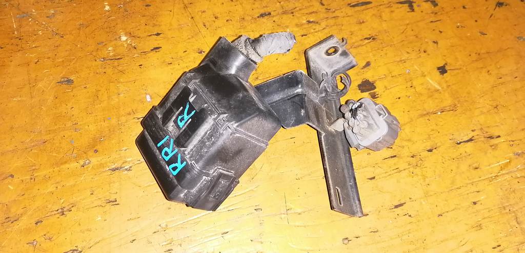 ELYSION RR1 РЕЛЕ ЛЕВОЕ Honda Elysion 1