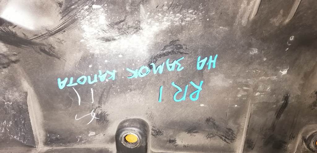 ELYSION RR1 НАКЛАДКА НА ТЕЛЕВИЗОР Honda Elysion 1