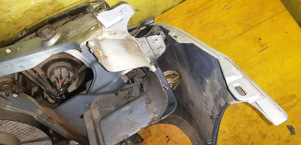 ноускат Mazda Demio 12