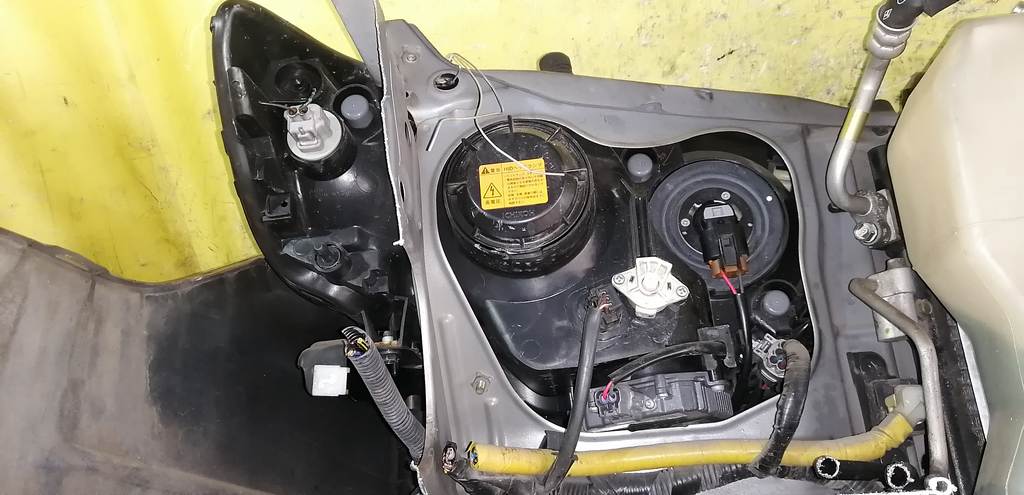 FORESTER SG5 НОУСКАТ (ФАРА 1761 XENON) Subaru Forester 10