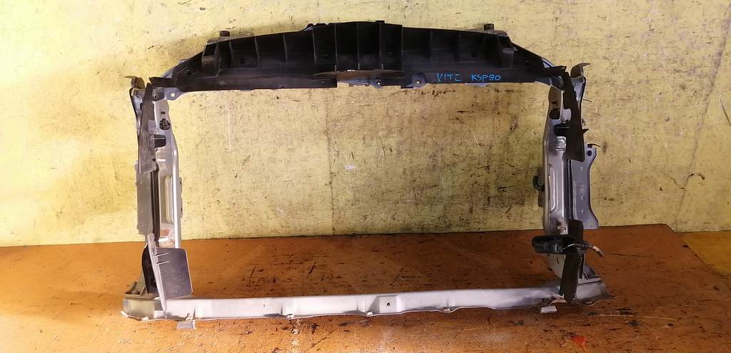 рамка радиатора Toyota Vitz 0