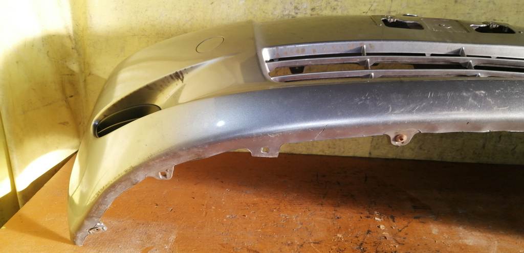 бампер Toyota Vitz 9