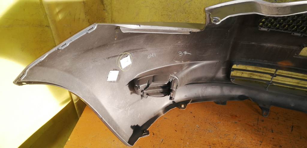 бампер Toyota Vitz 12