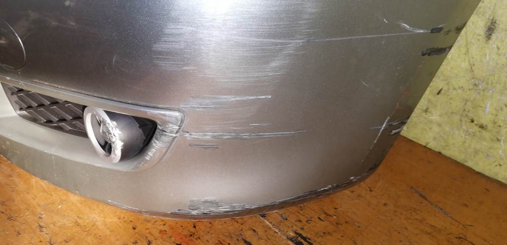 бампер Mazda Demio 6