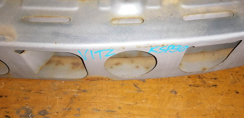 VITZ KSP90 УСИЛЕНИЕ БАМПЕРА, дефект Toyota Vitz 1
