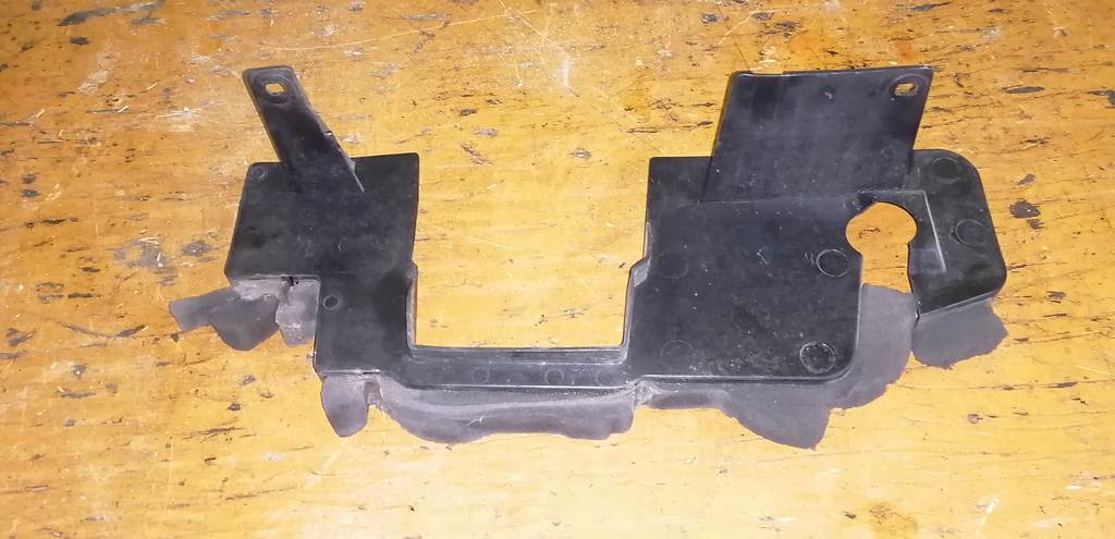 PASSO KGC30 ЗАЩИТА РАДИАТОРА БОК Toyota Passo 1