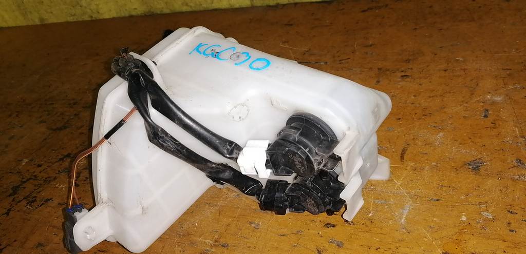 PASSO KGC30 БАЧОК ОМЫВАТЕЛЯ+МОТОРЧ. Toyota Passo 1