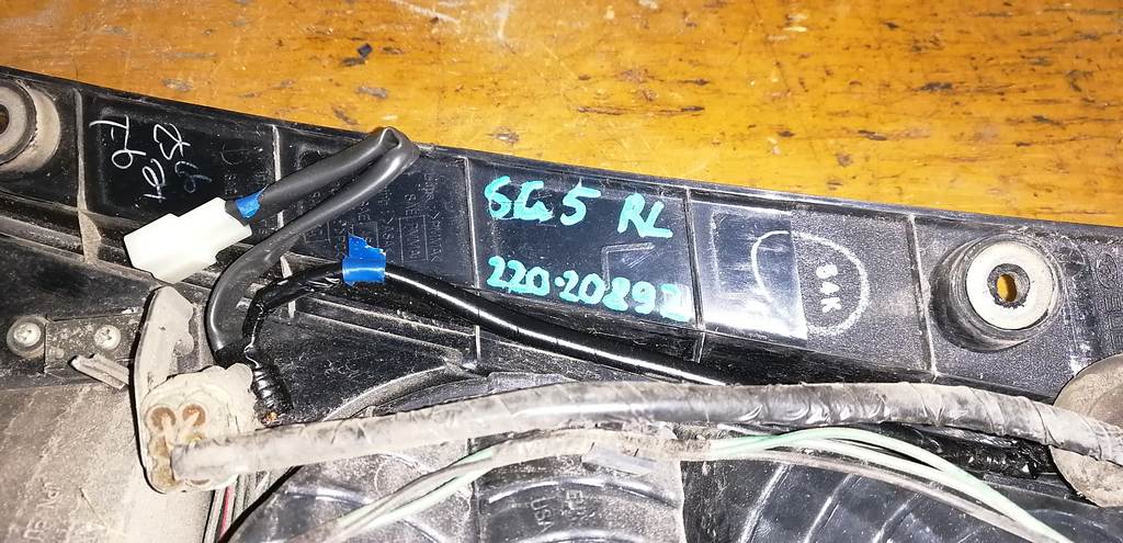 FORESTER SG5 СТОП ЛЕВЫЙ 220-20892 Subaru Forester 1