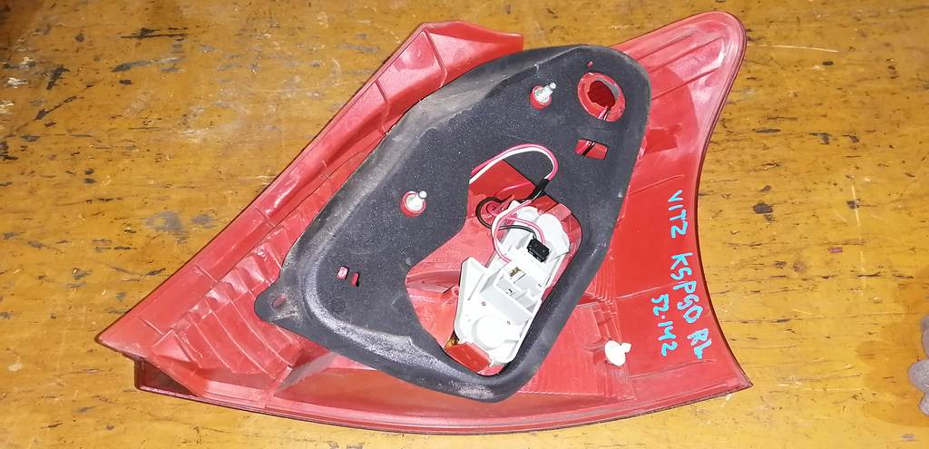 стоп-сигнал Toyota Vitz 3