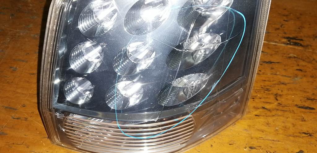 OUTLANDER CW5W СТОП ПРАВЫЙ 220-87813. дефект Mitsubishi Outlander 1