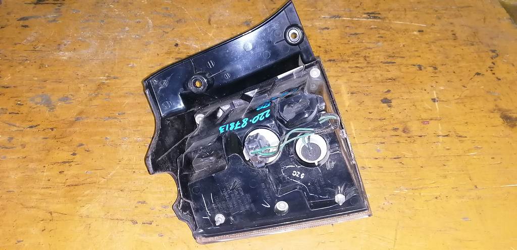 OUTLANDER CW5W СТОП ПРАВЫЙ 220-87813. дефект Mitsubishi Outlander 4