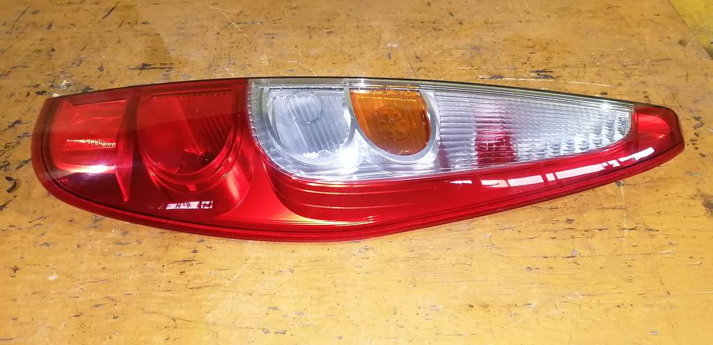 стоп-сигнал Mitsubishi Colt 0