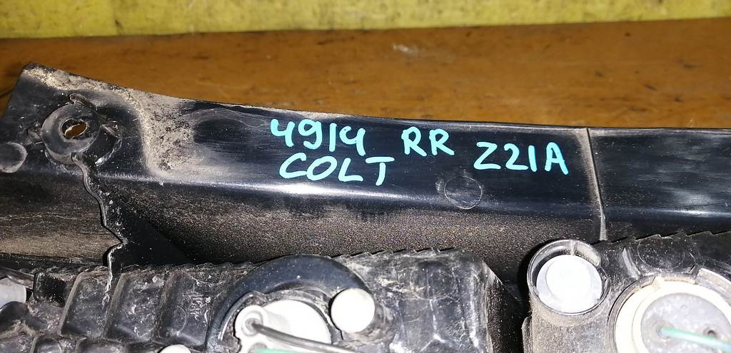 COLT Z21A СТОП ПРАВЫЙ 4914 Mitsubishi Colt 1