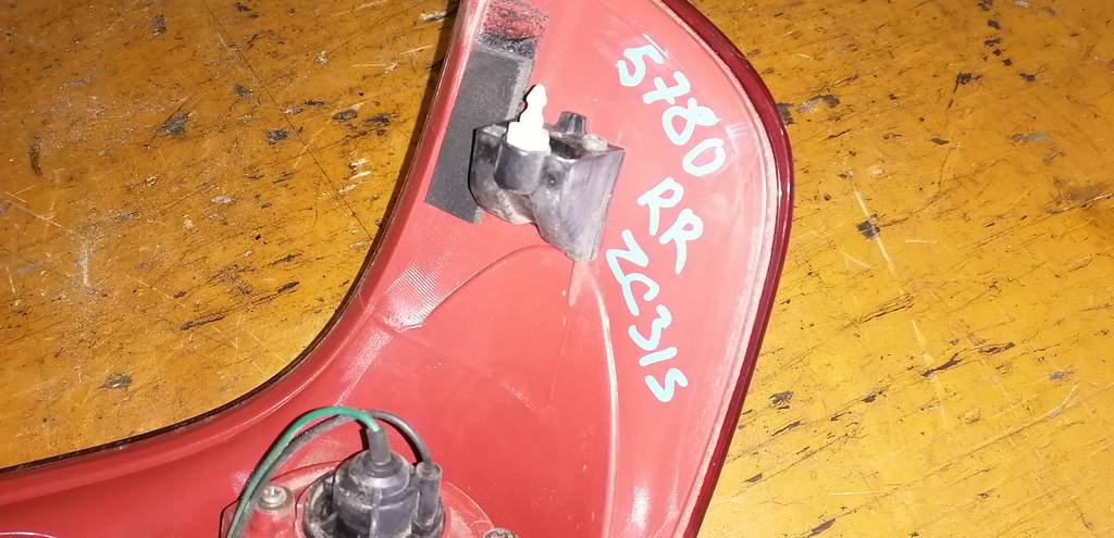 SWIFT ZC31S СТОП ПРАВЫЙ 5780 ДЕФЕКТ Suzuki Swift 1