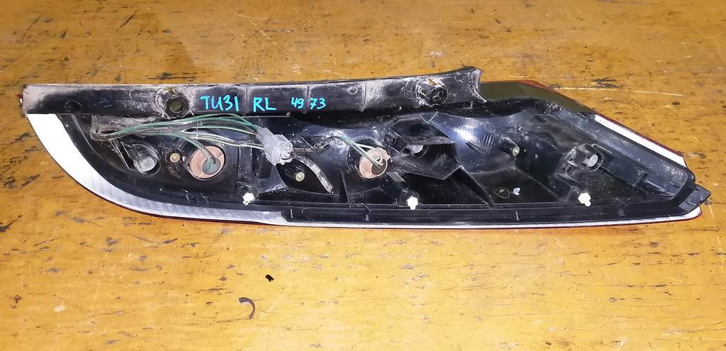 стоп-сигнал Nissan Presage 3