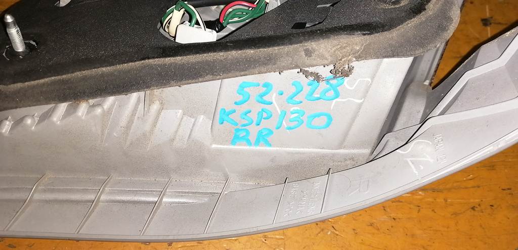 Осветительные приборы Toyota Vitz 2