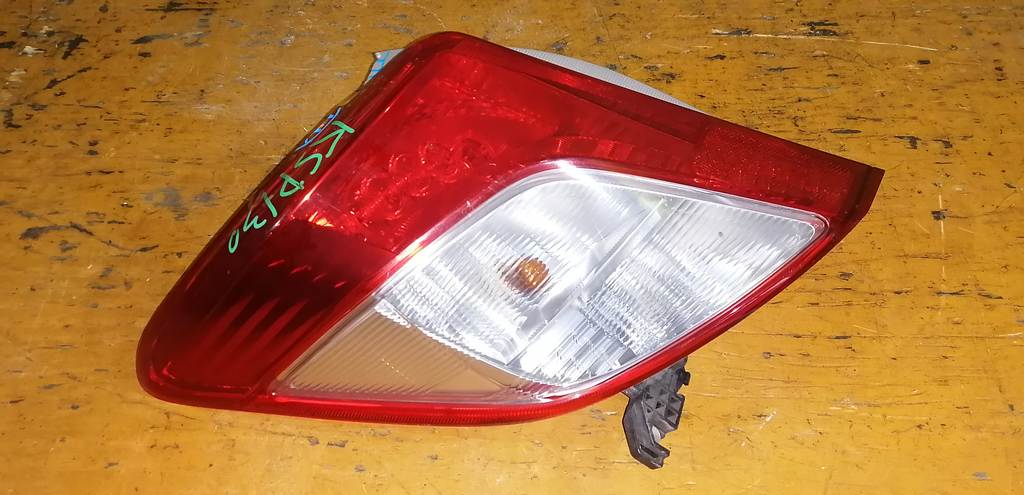 стоп-сигнал Toyota Vitz 0