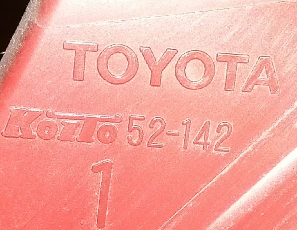 VITZ KSP90 СТОП ПРАВЫЙ 52-142 Toyota Vitz 1