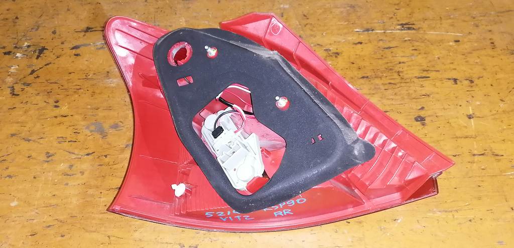 стоп-сигнал Toyota Vitz 3