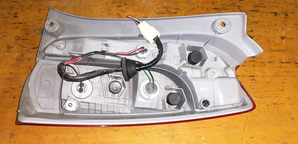 стоп-сигнал Toyota Passo 3