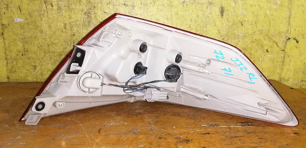 стоп-сигнал Nissan Teana 3