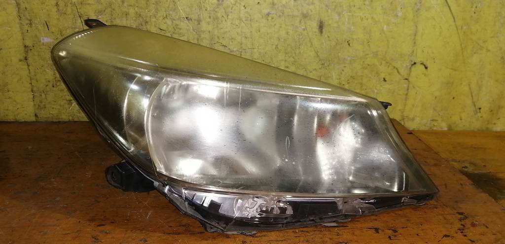 фара Toyota Vitz 0