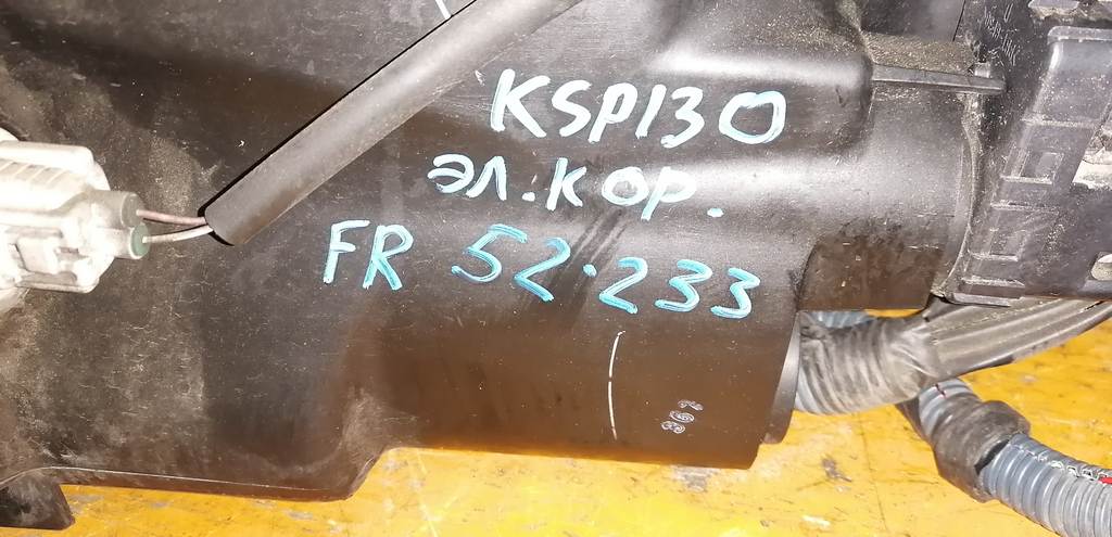 VITZ KSP130 ФАРА ПРАВАЯ 52233 ЭЛ.КОР. Toyota Vitz 1