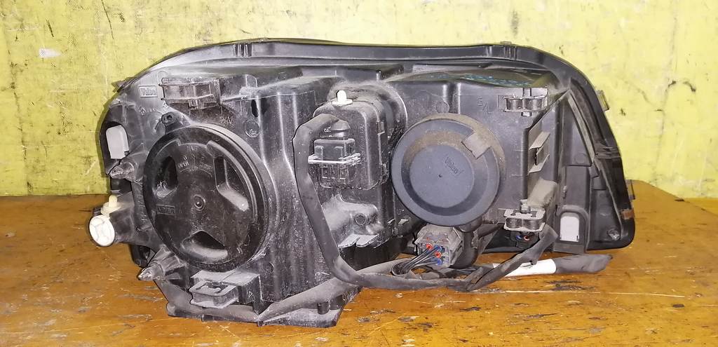 фара Volvo XC90 3