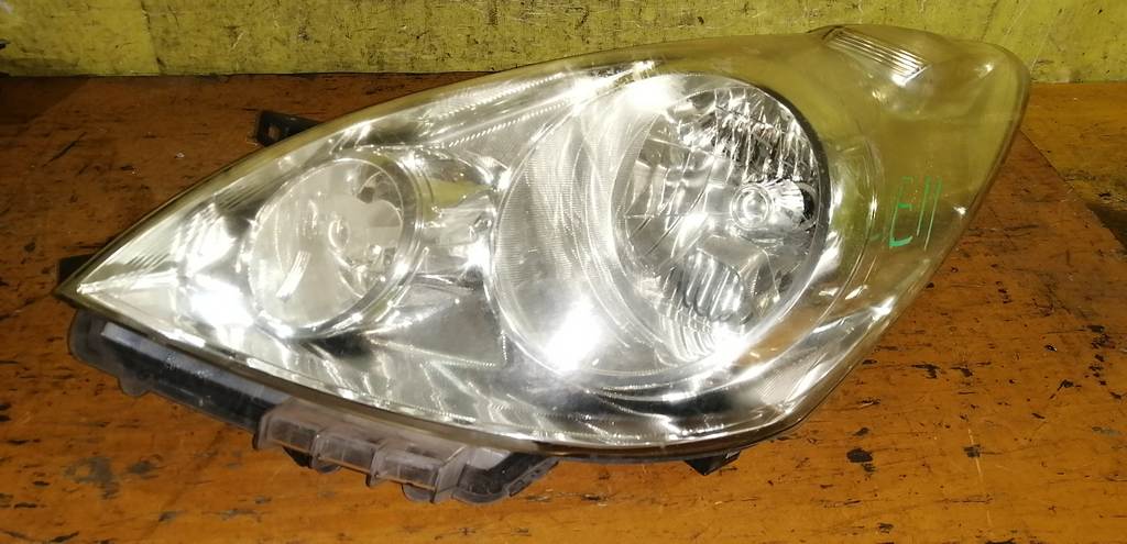 фара Nissan Note 0