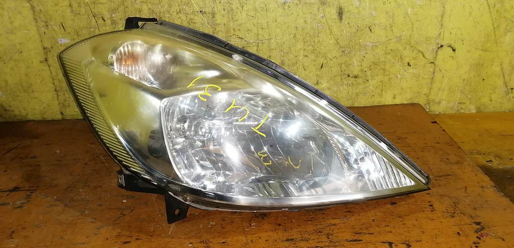 фара Nissan Presage 0