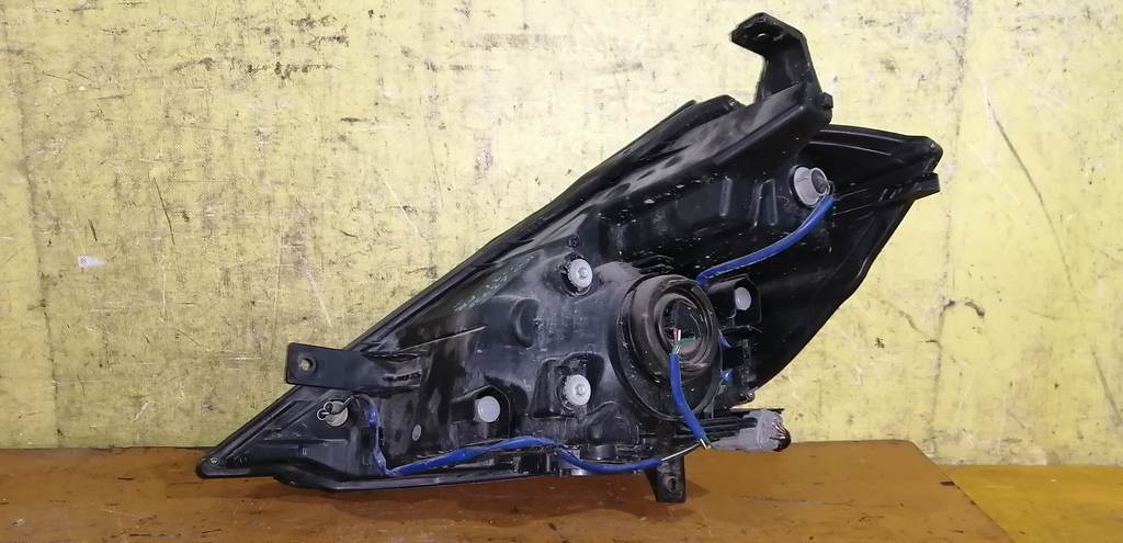 фара Nissan Presage 3