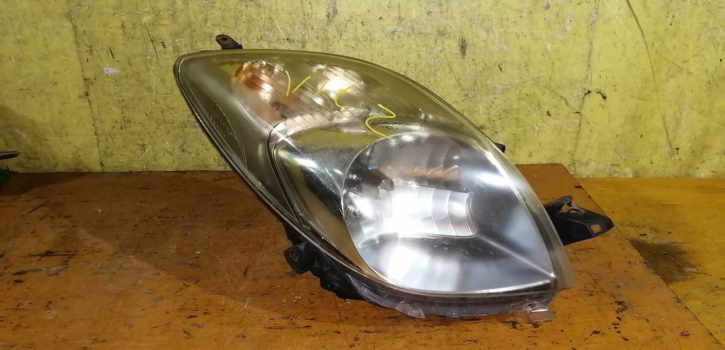 фара Toyota Vitz 0