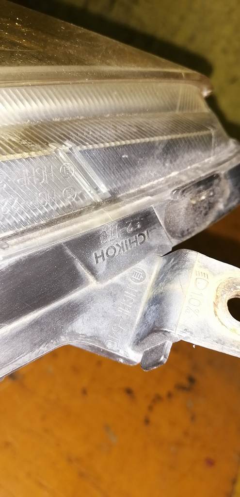 Осветительные приборы Toyota Vitz 2