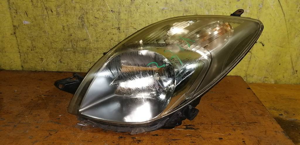 фара Toyota Vitz 0