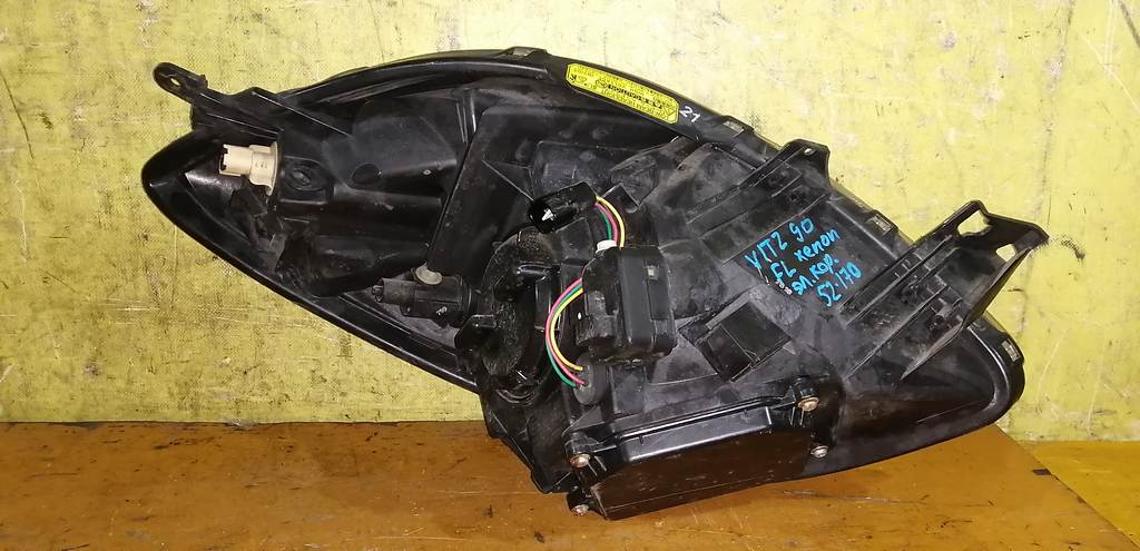 Осветительные приборы Toyota Vitz 2