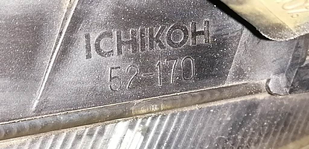 фара Toyota Vitz 3