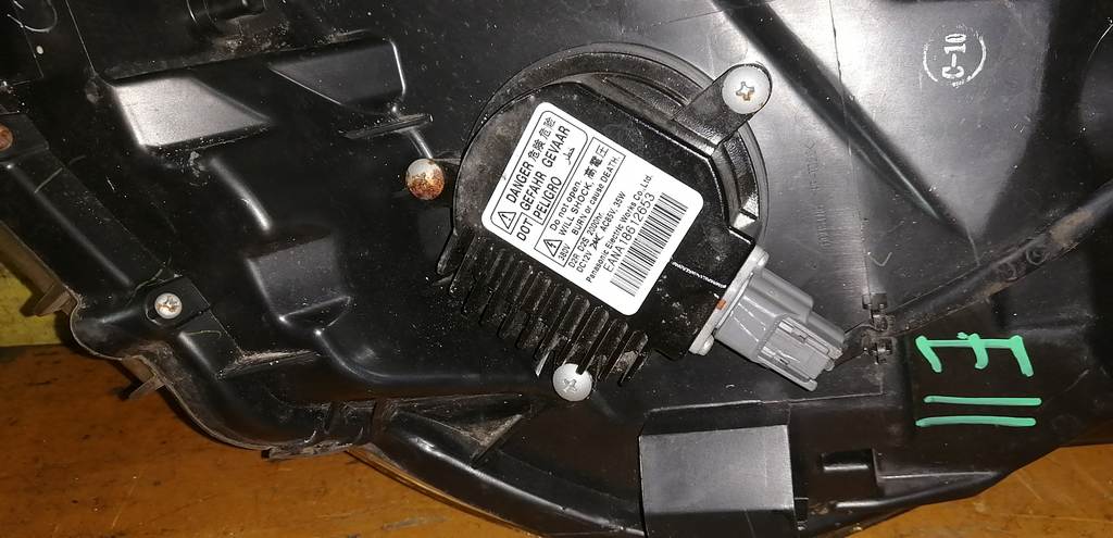 NOTE E11 ФАРА ПРАВАЯ H006 ЭЛ.КОР.XENON Nissan Note 4